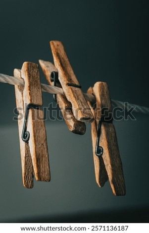 Similar – Foto Bild Alte, braune Wäscheklammer aus Holz mit kleinem, rotem Herz klammert an einem Stoffstück aus Jute. Symbol für Nachhaltigkeit durch abbaubare Verpackungen und EInkaufen mit Taschen aus natürlichem Material. Zeichen für Liebe, Freundschaft und Zusammenhalt.