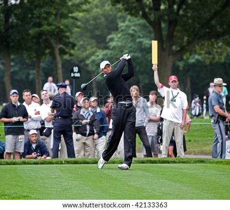 FARMINGDALE, , NY - JUNE 16: Tiger Woods tees off the 12th hole on the Black Course during a practice round at the 2009 US Open on June 16, 2009 in Farmingdale, NY.