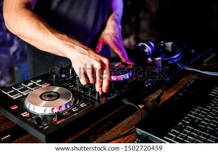 Similar – Foto Bild Dj Mischen Equalizer im Freien in Musik Partei in der Nähe von See. Unterhaltung und Event-Veranstalter-Konzept. Outdoor-Konzert und musikalische Thema.