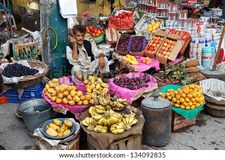 Rawalpindi, Pakistan - July 16: Unidentified Pakistani Man Sells Fresh ...