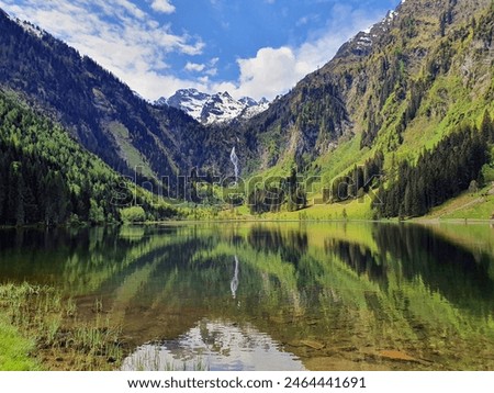 Foto Bild Der steirische Bodensee mit Bergen und deren Spiegelung