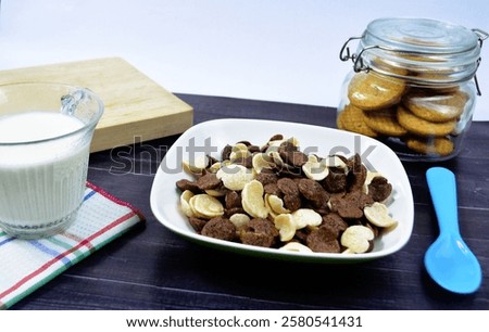 Similar – Foto Bild Frische Cornflakes, serviert mit Erdbeeren und Blaubeeren auf einem blauen Holztisch