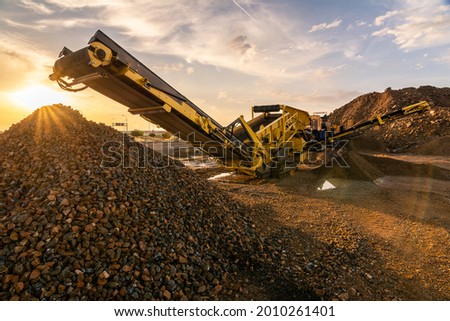 Heavy and mobile machinery in a quarry to transform stone into construction material Stockfoto © 