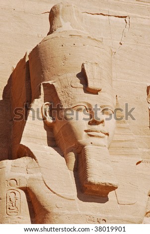 ancient egyptian statue of Pharaoh