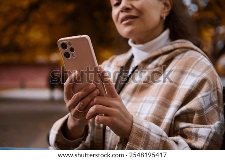 Similar – Foto Bild Friedliche Frau, die auf der Promenade bei Sonnenuntergang auf ihrem Smartphone surft