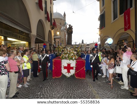PADUA,ITALY - JUN 13:Feast of St.Anthony of Padua,the statue of St.Anthony is taken in procession trough the streets of the city, June 13,2010 in Padua,Italy
