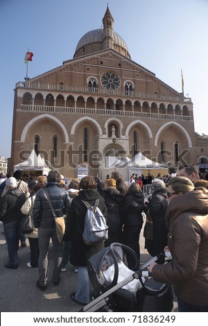 PADUA, ITALY - FEB 15: The exposure of the body of St.Anthony in the Basilica of Saint,the crowd of faithful outside the basilica waiting to visit the Saint\'s body on February 15,2010 in Padua, Italy
