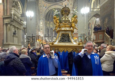 PADUA,ITALY - FEB 20:First day of the Lent,the relics of St.Anthony are carried in procession in the Basilica,  February 20,2011 in Padua,Italy