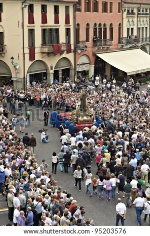 PADUA,ITALY - JUN, 13:Feast of St.Anthony of Padua,the statue of St.Anthony is taken in procession trough the streets of the city, June 13,2011 in Padua,Italy