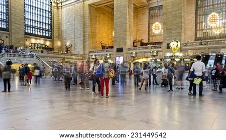 NEW YORK - SEPTEMBER 20: Passengers in Grand Central Station, the largest train station in the world by number of platforms, 44, with 67 tracks, on September 20, 2014 in New York.