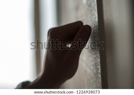 hand knocking on the door Foto d'archivio © 