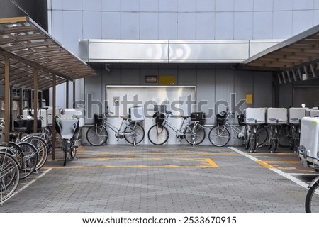 Similar – Foto Bild Fahrrad vor modernem Gebäude geparkt