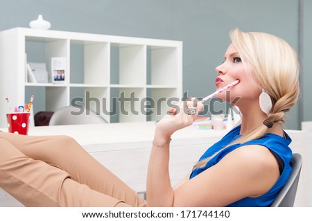 Thinking business woman portrait in modern office.