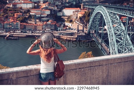 Similar – Foto Bild Frau in Porto Brücke, die Bilder mit Kamera bei Sonnenuntergang. Tourismus in der Stadt Europa. Reisen