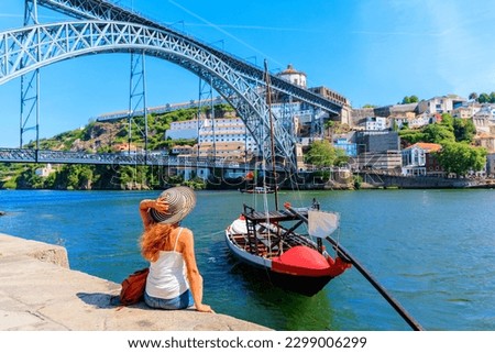 Similar – Foto Bild Frau in Porto Brücke, die Bilder mit Kamera bei Sonnenuntergang. Tourismus in der Stadt Europa. Reisen