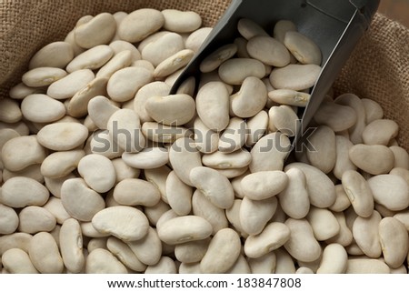 Butter beans in a jute bag