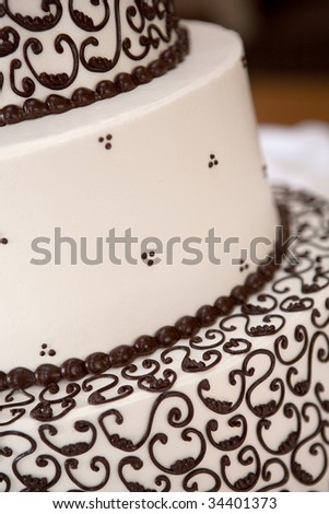 white classic wedding cake black scroll pattern wedding reception