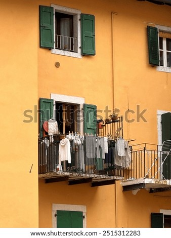 Similar – Foto Bild Historische Gebäude und Wäscheleinen in der Altstadt von Venedig in Italien