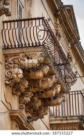 Italy, Sicily, Noto (Siracusa Province), Villadorata Nicolaci Palace (Unesco monument), baroque ornamental statues under the balconies