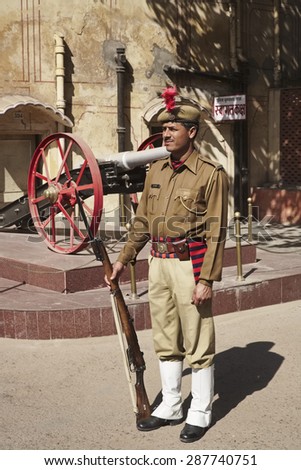 INDIA, Rajasthan, Jaipur; 23 january 2007, indian police man at the Four Winds Palace