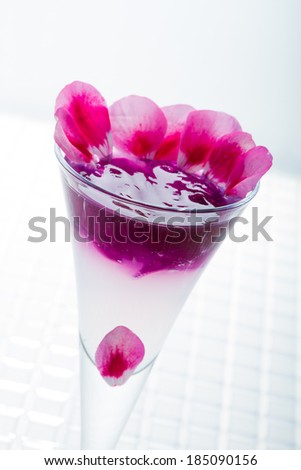Molecular mixology - Cocktail with caviar and flower petals