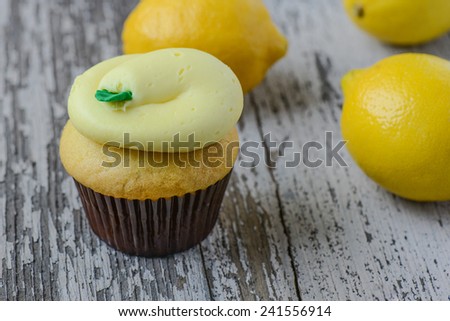 Lemon Cupcakes with Fresh Lemons