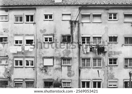 Similar – Foto Bild Historische Gebäude und Wäscheleinen in der Altstadt von Venedig in Italien