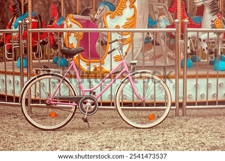 Similar – Foto Bild Rosa Fahrrad für Damen lehnt an Hausmauer