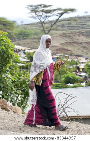 ETHIOPIA-JULY 31: Women Amara back market Sembete weekly market, brings together various ethnic groups such as Afar, Oromo and Amara, July 31, 2011 in Sembete, Ethiopia.