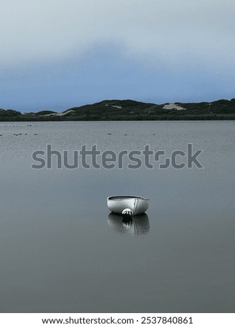 Foto Bild Kanu einsam am Bootsanleger