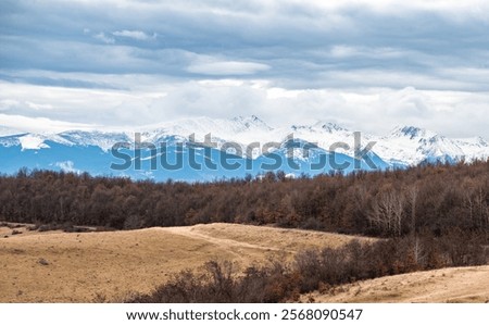 Similar – Foto Bild ein Gebirgszug, umrahmt von Vegetation an den Rändern, an einem Sommertag mit einem Himmel mit baumwollartigen Wolken, Pena Telera, Valle de Tena, Biescas, Huesca, Spanien