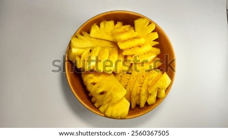 Similar – Foto Bild Runde Obstschale mit Banane, Pfirsich und Avocado auf grauem Betonboden in einer Designerwohnung in Rudersau bei Rottenbuch im Kreis Weilheim-Schongau in Oberbayern