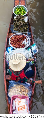 SAMUT SONGKHRAM, THAILAND - SEPTEMBER 14: Ampahwa floating market on September 14, 2013 in Samut Songkhram, Thailand. Amphawa is one of the most famous floating markets in the world.