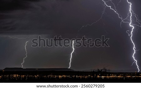 Foto Bild dramatischer Himmel während eines Gewitters auf dem Fluss