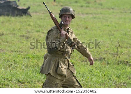 DUBOSEKOVO, RUSSIA - JULY 13: a military history club member in WWII US Army uniform walks  during Field of Battle military history festival on July 13, 2013 in Dubosekovo, Russia