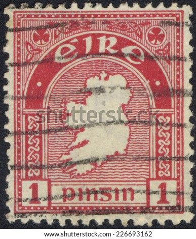 IRELAND-CIRCA 1922: A stamp printed in Ireland  shows image of National symbols Ireland Map , circa 1922.