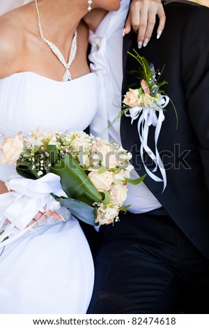 Wedding bouquet from peach-coloured roses and buds