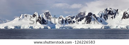 Antartic Panorama, west coast of the Antarctic Peninsula