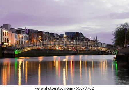 The Hapenny (Ha\'penny) Bridge - Dublin famous landmark.