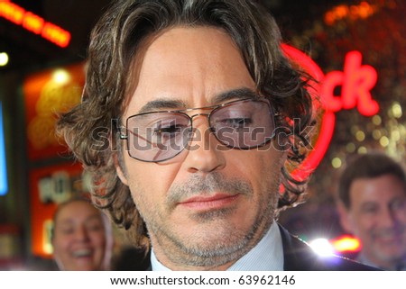 HOLLYWOOD - OCTOBER 28: Actor Robert Downey, Jr at the premiere of his latest  movie Due Date at Grauman\'s Chinese Theatre October 28, 2010 in Hollywood, CA.