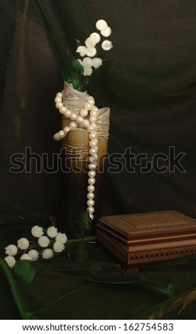 White flowers and pearls neacklace