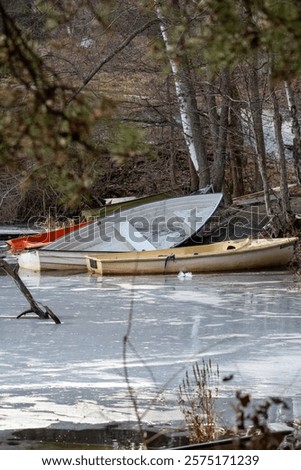 Foto Bild Boot auf einem zugefrorenen See