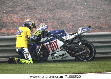 VALENCIA, SPAIN - NOVEMBER 7: Italian rider Valentino Rossi kisses his bike after his last race for Yamaha at Generali MotoGP of Valencia on November 7, 2010