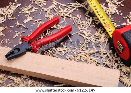 Shavings of wood, brick and roulette for measuring