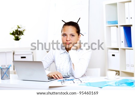 POrtrait of a young beautiful woman in business wear at work