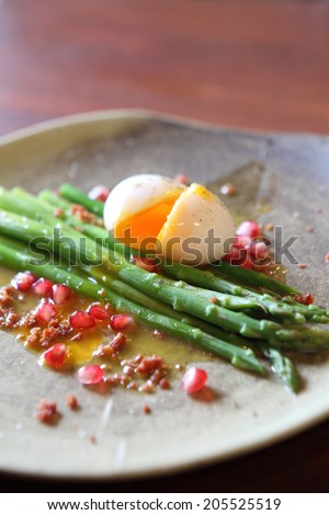 Asparagus With Poached Egg