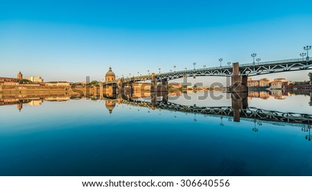 The Saint-Pierre bridge passes over the Garonne and it was completely rebuilt in 1987 in Toulouse, Haute-Garonne, Midi Pyrenees, southern France.