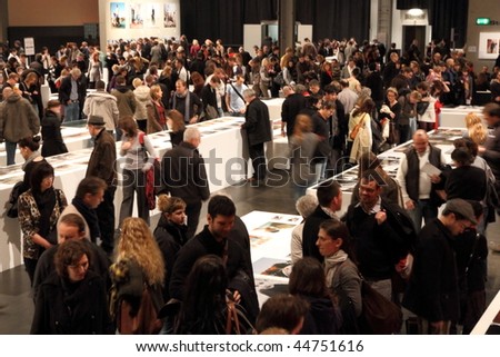 ZURICH - JANUARY 18: Visitors crowd in the exhibition hall of photo 09 the most important Swiss show of photographic work held for the 5th time January 18, 2010 in Zurich, SUI.
