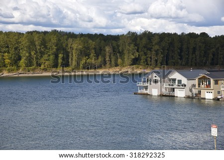 Floating houses and isolated island columbia River Oregon.