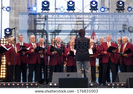 BERLIN - OKTOBER 03: Choir near the Brandenburg Gate. The Day of German Unity is the national day of Germany, October 3, 2012, Berlin, Germany